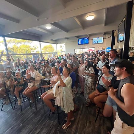 Bridport Bay Inn 외부 사진