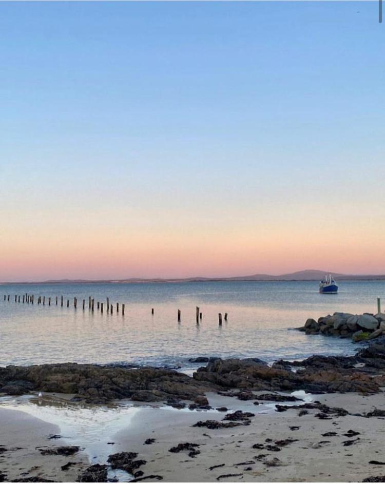 Bridport Bay Inn 외부 사진
